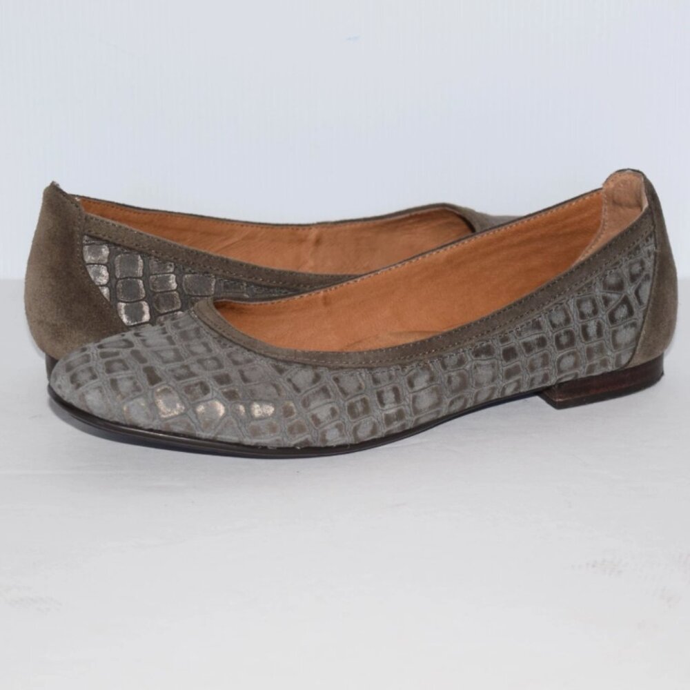 SOFFT Maretto Suede Leather Animal Print Gray Flats Size 8.5M